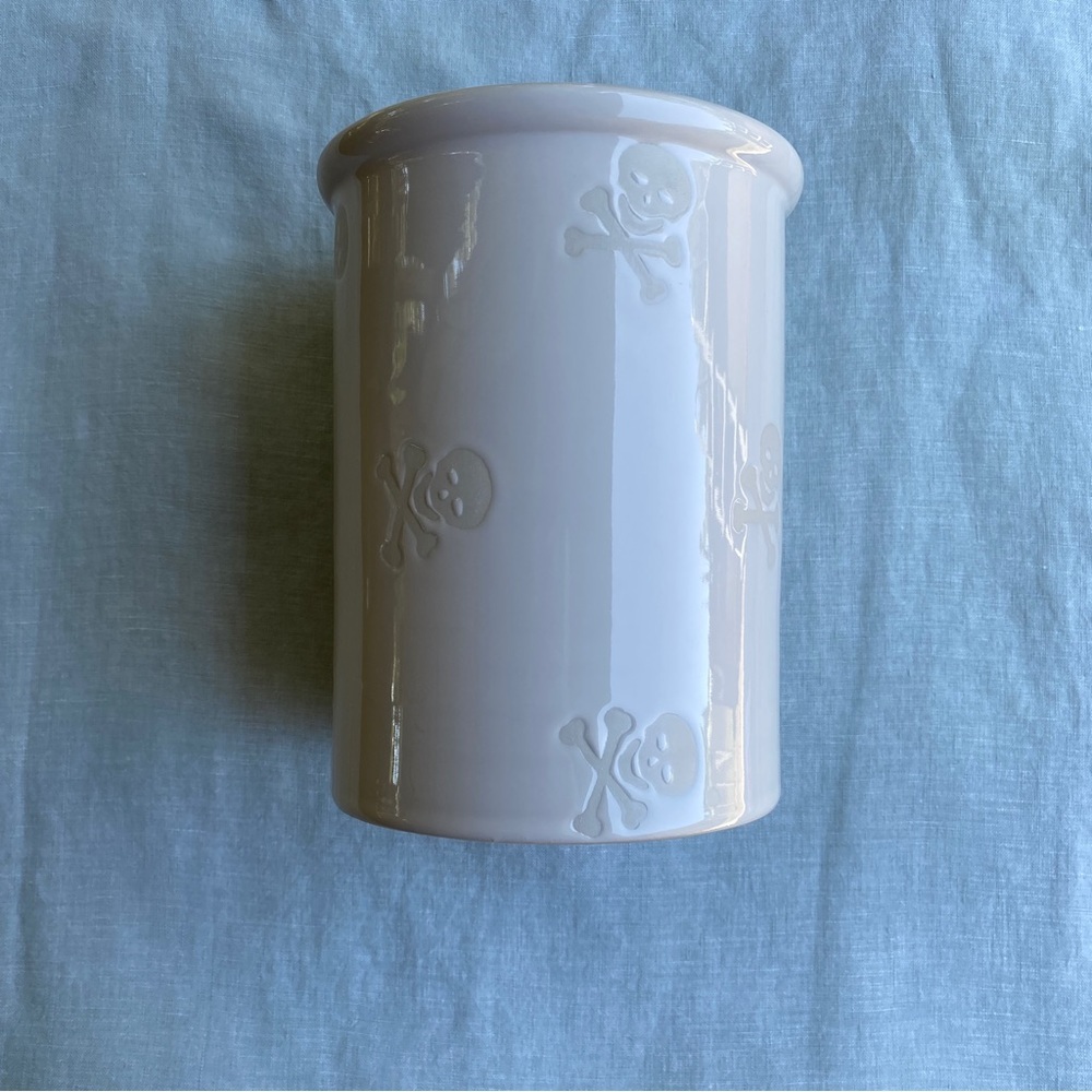 Chantal white glazed skull crossbones utensil crock Sample Piece